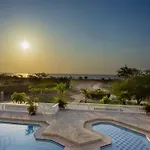 Exclusiva Villa De 5 Habitaciones, Con Piscina Y Playa Privada
