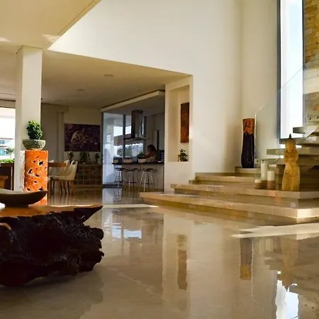 Exclusiva De 5 Habitaciones, Con Piscina Y Playa Privada Сasa de vacaciones